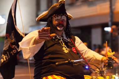 Aydınlatmalı gece geçit töreni