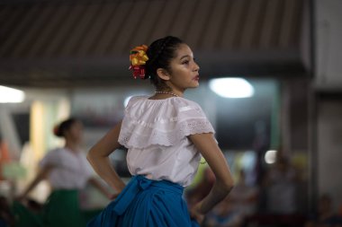 Aydınlatmalı gece geçit töreni