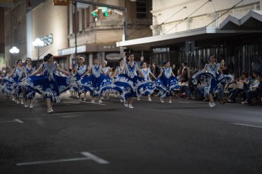 Aydınlatmalı gece geçit töreni