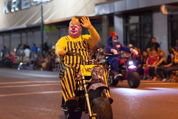 Desfile nocturno iluminado — Foto de Stock