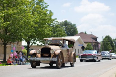 Haynes Apperson Parade