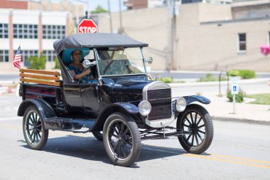 Haynes Apperson Parade