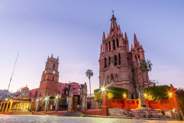 Parroquia de San Miguel de Arcangel ve La Santa Escuela de Cristo, San Miguel de Allende, Guanajuato, Meksika