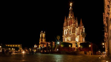 Parroquia de San Miguel de Arcangel ve La Santa Escuela de Cristo, San Miguel de Allende, Guanajuato, Meksika