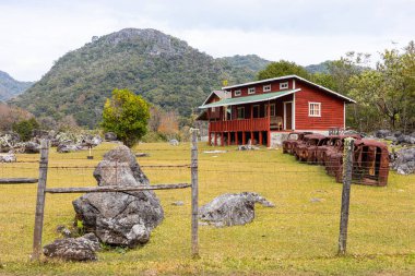 San Jose, Meksika 'nın Tamulipas eyaletindeki küçük bir dağ kasabası. El Cielo Biyosfer' de eko-turizmle tanınıyor..