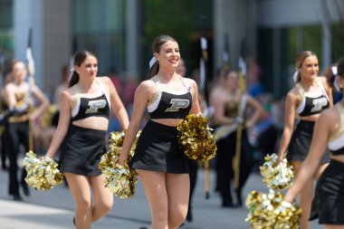 Indianapolis, Indiana, ABD - 25 Mayıs 2019: Indy 500 Geçit Töreni, Purdue Üniversitesi 'nden ponpon kızlar