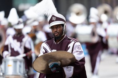 Houston, Teksas, ABD - 28 Kasım 2019: H-E-B Şükran Günü Geçidi, Texas Güney Üniversitesi Soul Marching Band Okyanusu Üyeleri, geçit töreninde