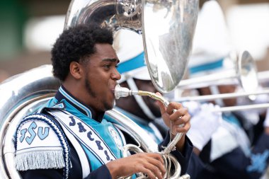 Indianapolis, Indiana, ABD - 28 Eylül 2019: The Circle City Classic Parade, Jackson State Üniversitesi ponpon kızları ve yürüyüş bandosu