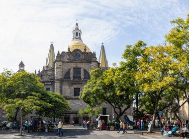 Guadalajara, Jalisco, Meksika - 23 Kasım 2019: Guadalajara, Jalisco, Meksika - 23 Kasım 2019: Plaza de la Liberacion Katedrali