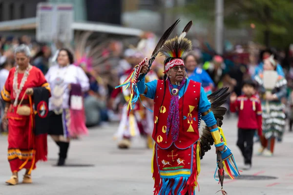 ヒューストン テキサス州 11月28 2019 B感謝祭パレード パレードで伝統的な服を着て アメリカ先住民同盟グレーターヒューストンエリアのメンバー — ストック写真