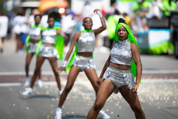 美国伊利诺伊州芝加哥 2019年8月8日 Bud Billiken Parade Ptq舞蹈队成员参加游行 — 图库照片