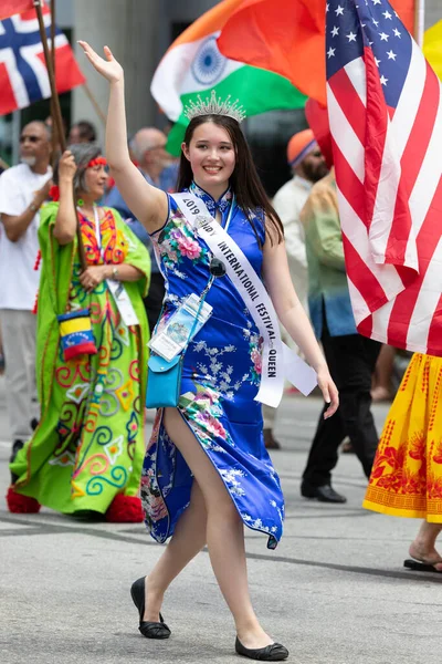 美国印第安纳波利斯 2019年5月25日 印第安纳波利斯国际节女王印第500游行 游行期间沿着宾夕法尼亚街行走 — 图库照片
