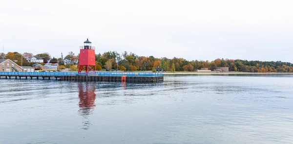 Charlevoix Michigan Usa Michigansjöns Kust Med Ljusstationen Sett Från Piren — Stockfoto