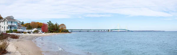 Costa Del Lago Huron Presso Stretto Mackinac Con Ponte Mackinac — Foto Stock