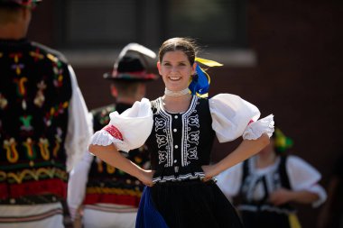 Whiting, Indiana, ABD - 27 Temmuz 2019: Pierogi Festivali, Slovak dansçılar festivalde geleneksel giysiler giydiler