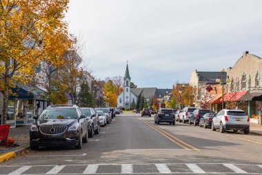 Harbor Springs, Amerika Birleşik Devletleri 'nin Michigan eyaletindeki Emmet County' de sonbaharda tatil köyü.