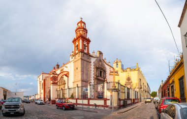 Santiago de Queretaro, Queretaro, Meksika - 24 Kasım 2019: The Parroquia de Santiago