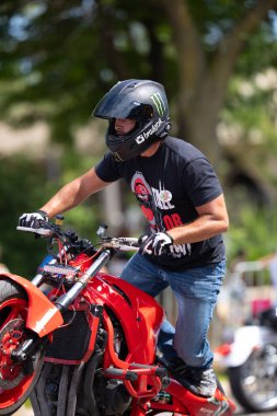 Chicago, Illinois, ABD - 8 Ağustos 2019: The Bud Billiken Parade, Motorcular Martin Luther King Dr 'a gösteri yaparken