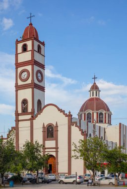 Ciudad Victoria, Tamaulipas, Meksika - 2 Temmuz 2019: Del Sagrado Corazon de Jesus Katedrali, Plaza del 15