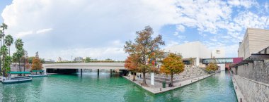 Meksika 'nın Monterrey şehrindeki Santa Lucia Nehri Yolu, Nuevo Leon eyaleti.