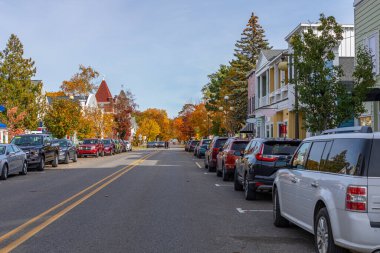 Harbor Springs, Amerika Birleşik Devletleri 'nin Michigan eyaletindeki Emmet County' de sonbaharda tatil köyü.