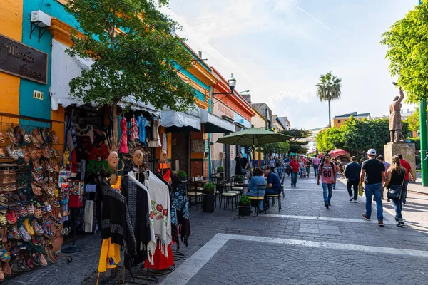 San Pedro Tlaquepaque Jalisco México Noviembre 2019 Locales Turistas Exploran —  Fotos de Stock