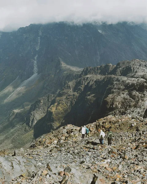 Группа Альпинистов Районе Горы Маунт Стэнли Самой Высокой Горы Хребте — стоковое фото