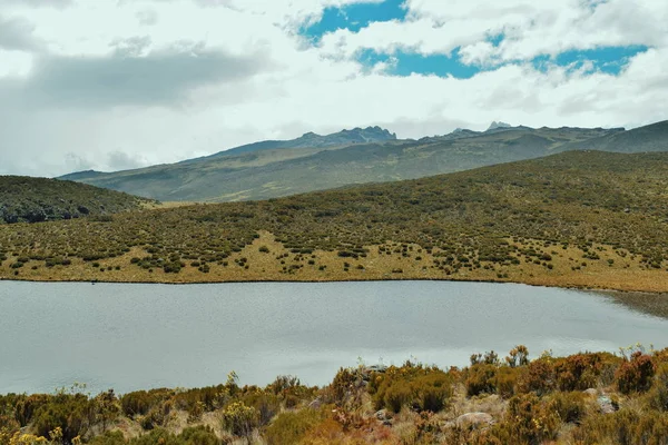 Göl Çerçevede Bir Dağ Göl Ellis Mount Kenya Milli Parkı — Stok fotoğraf