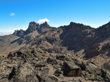 Volkanik manzara mavi gökyüzü, Mount Kenya Milli Parkı, Kenya karşı