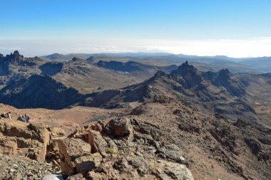 Volkanik manzara mavi gökyüzü, Mount Kenya Milli Parkı, Kenya karşı
