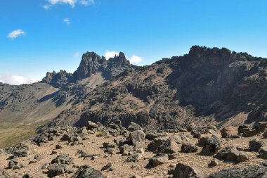 Volkanik manzara mavi gökyüzü, Mount Kenya Milli Parkı, Kenya karşı