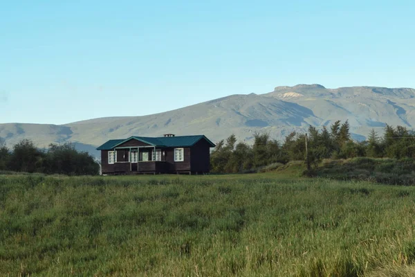 Kenya Dağı Nda Dağ Arkasındakilere Karşı Kulübeler — Stok fotoğraf