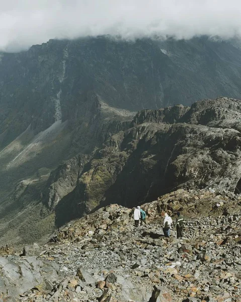 Een Groep Wandelaars Margehita Gletsjer Mount Stanley Hoogste Berg Het — Stockfoto