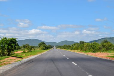 Gökyüzüne karşı boş bir otoyol, Büyük Doğu Yolu, Zambiya