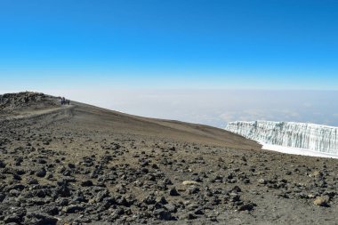 Tanzanya 'nın Kilimanjaro Dağı' ndaki bulutların üzerindeki manzara manzaraları