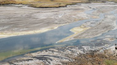 Magadi Gölü kıyılarında renkli yosun, Rift Vadisi, Kenya