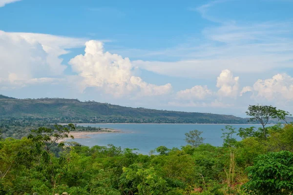 Malawi Gölü kıyıları boyunca manzara manzarası