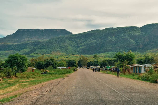 Gökyüzüne karşı manzaralı dağ manzaraları, Chitimba 'da Chombe Dağı, Malawi