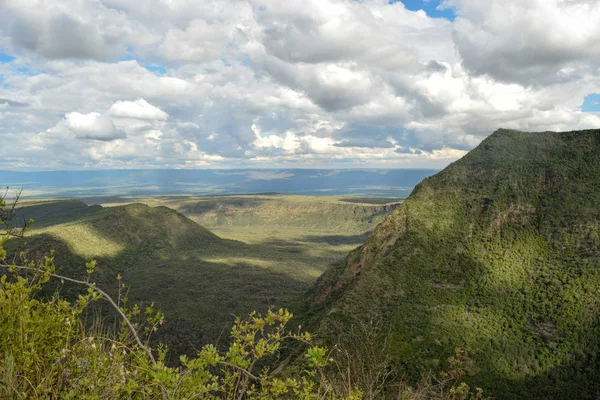Suswa Dağı volkanik krateri boyunca yürüyüş, Kenya