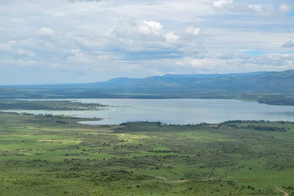 Bahçe Elementaita, Naivasha, Rift Vadisi, Kenya kıyılarında uyuyan savaşçı tepe yürüyüş