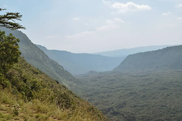 Suswa Dağı volkanik krateri boyunca yürüyüş, Kenya