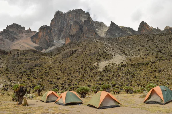 Campeggio Nei Paesaggi Montani Panoramici Del Monte Kenya Immagini Stock Royalty Free