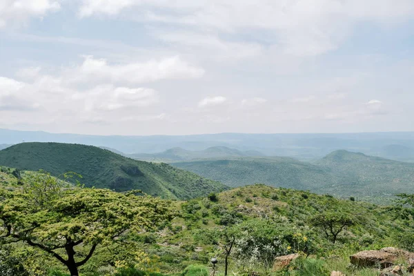 Bir dağ geçmişine karşı Savannah otlak, oloroka Sıradağları 'nda Mount OLE sekut, Kenya