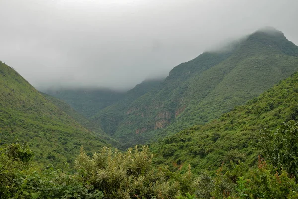 Montanha Contra Fundo Nebuloso Kijabe Hills Kikuyu Escarpment Rift Valley — Fotografia de Stock