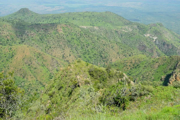 Savannah otlak bir dağ arka planda, oloroka Sıradağları, kajiado, Kenya karşı