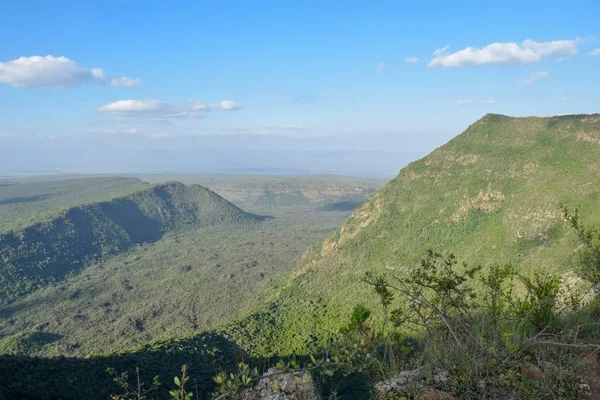 Suswa Dağı volkanik krateri boyunca yürüyüş, Kenya