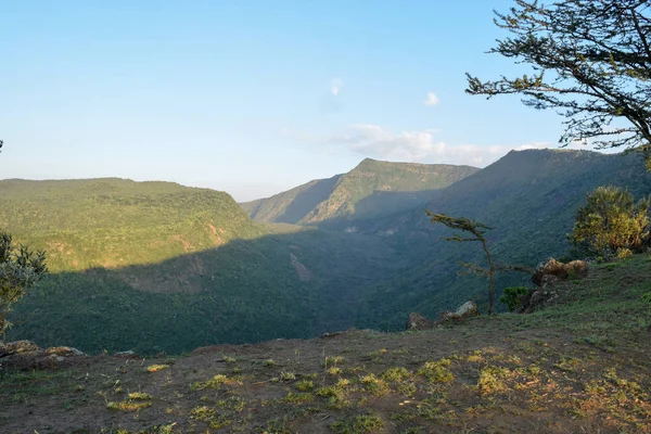 Suswa Dağı volkanik krateri boyunca yürüyüş, Kenya