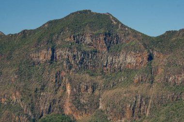 Gökyüzüne karşı manzaralı dağ manzaraları, Longonot Dağı, Kenya