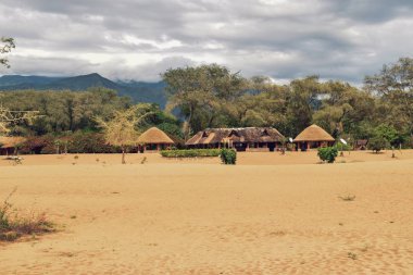 Malawi Gölü kıyısında Chitimba dinlenme kampı.