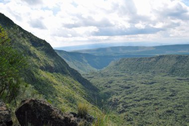 Gökyüzüne karşı manzara krateri, Suswa Dağı, Kenya